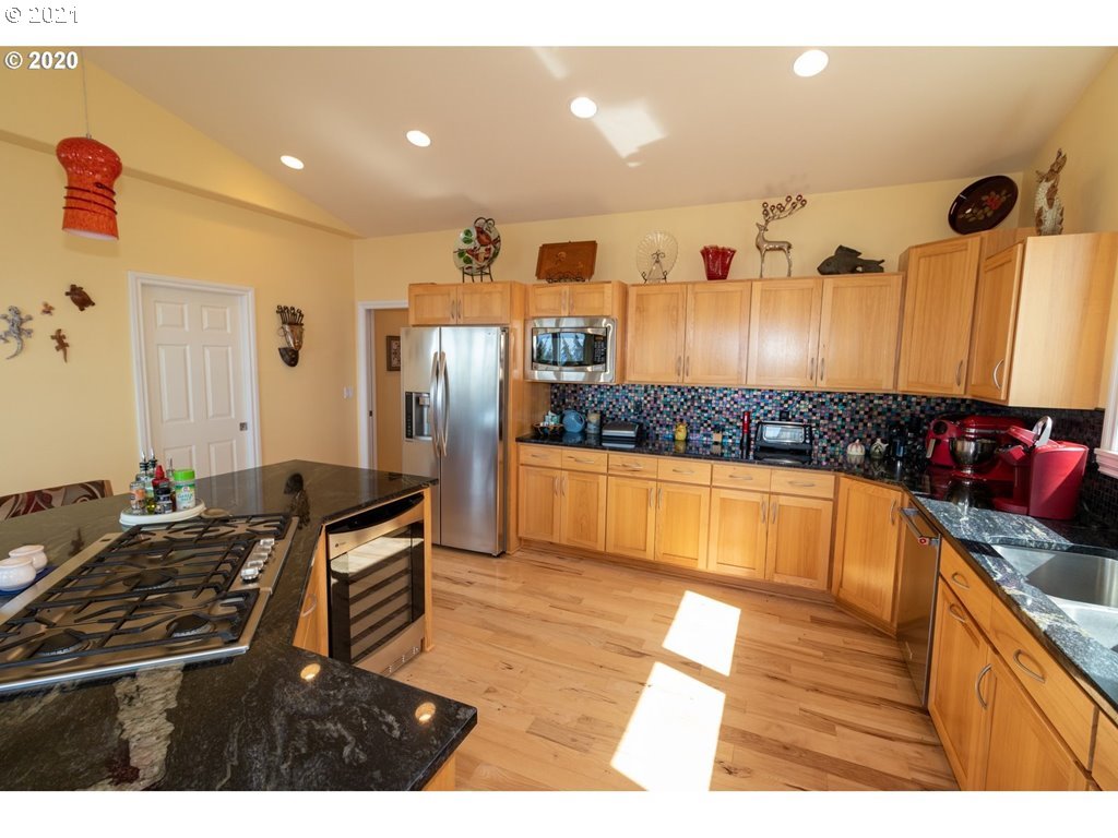 90826 Southview Lane Florence, OR 97439 - Photo 13 of 32