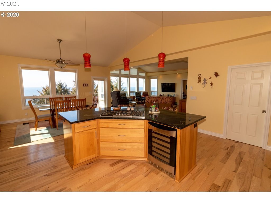 90826 Southview Lane Florence, OR 97439 - Photo 14 of 32