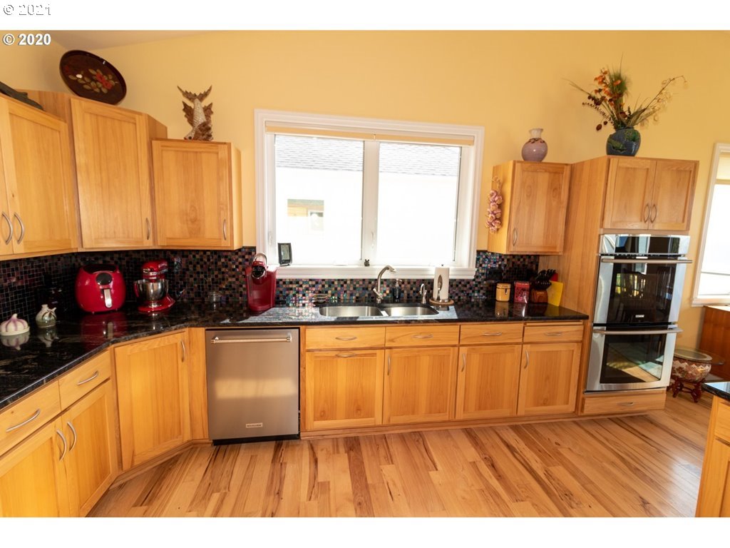 90826 Southview Lane Florence, OR 97439 - Photo 16 of 32