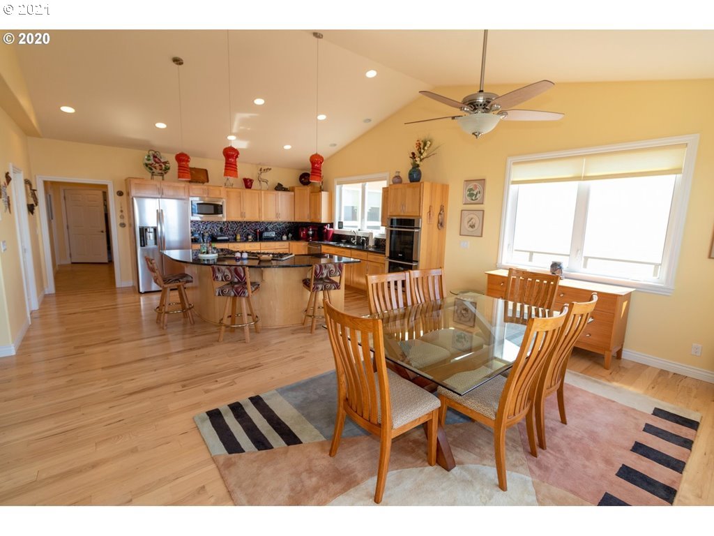 90826 Southview Lane Florence, OR 97439 - Photo 10 of 32