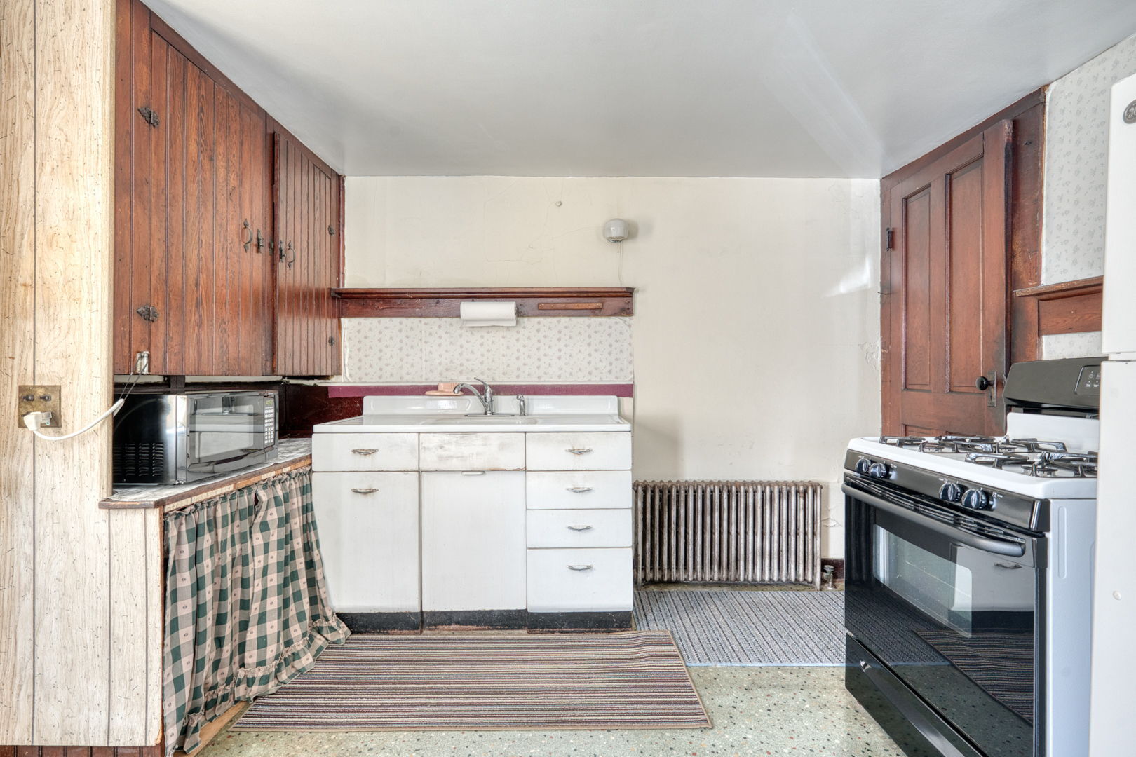 287 Maple Road Mansfield, CT 06268 - Photo 15 of 38 a kitchen with a stove and a cabinets