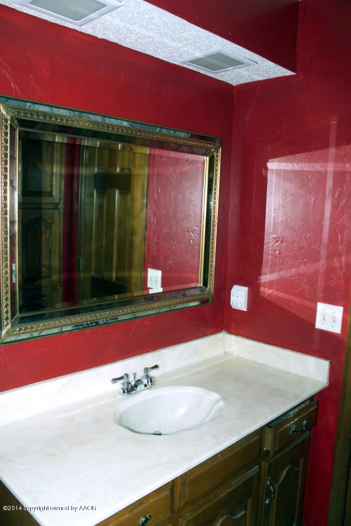 3525 Rutson Drive Amarillo, TX 79109 - Photo 35 of 72 Master Bath 8