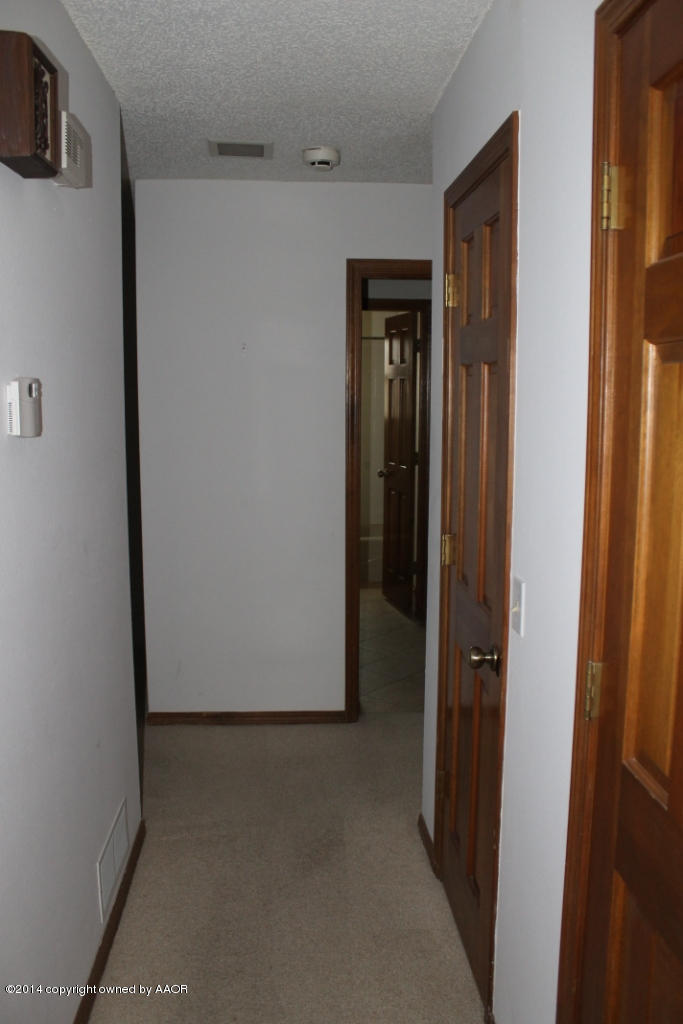 3525 Rutson Drive Amarillo, TX 79109 - Photo 38 of 72 Bedroom Hallway