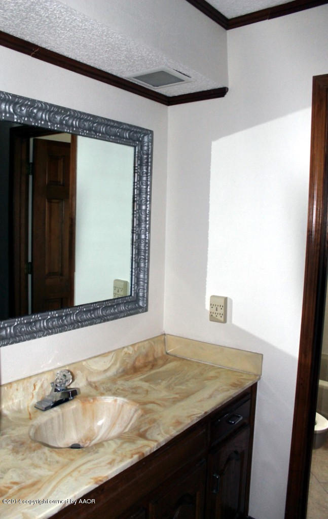 3525 Rutson Drive Amarillo, TX 79109 - Photo 44 of 72 Hall Bath