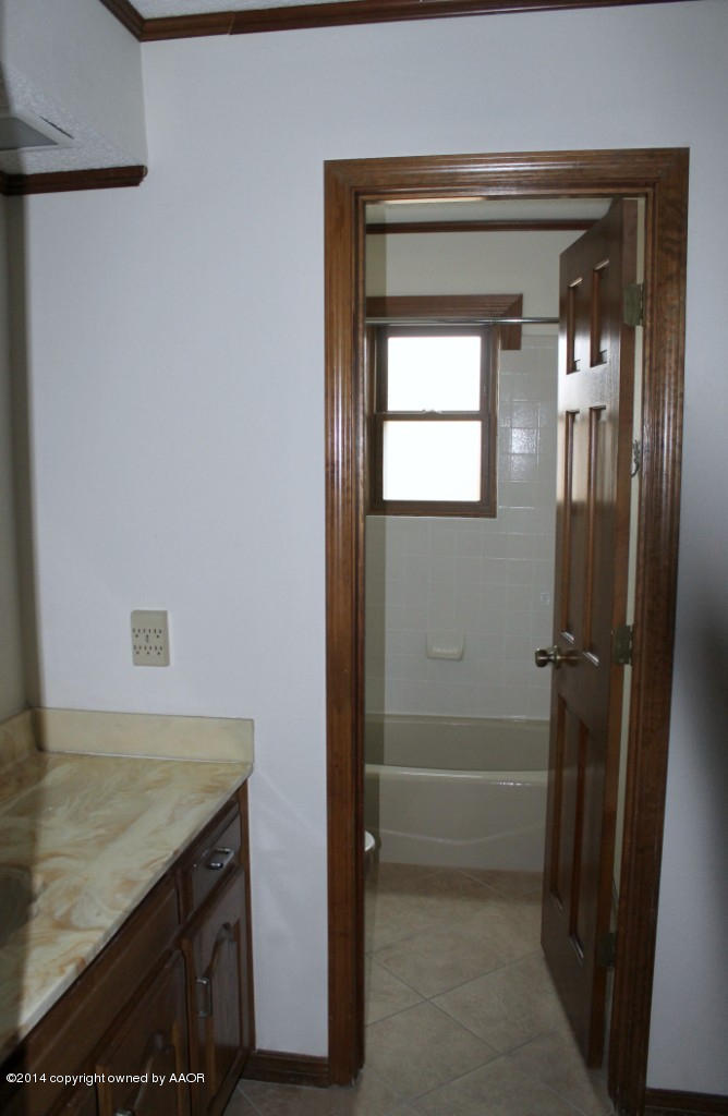 3525 Rutson Drive Amarillo, TX 79109 - Photo 45 of 72 Hall Bath 2