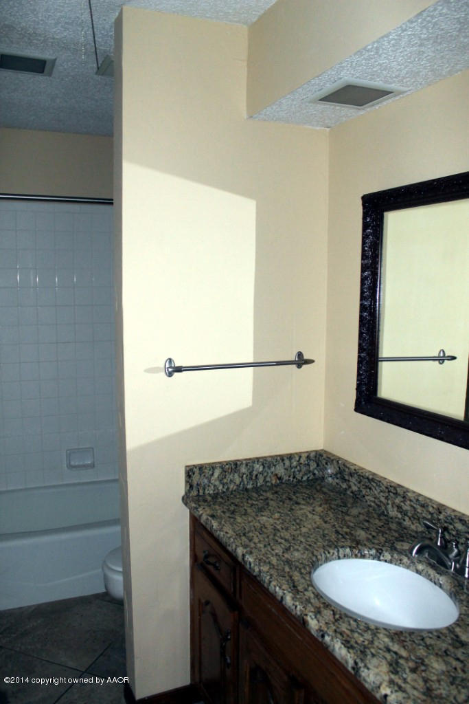 3525 Rutson Drive Amarillo, TX 79109 - Photo 58 of 72 2nd Bath with 5th Bedroom