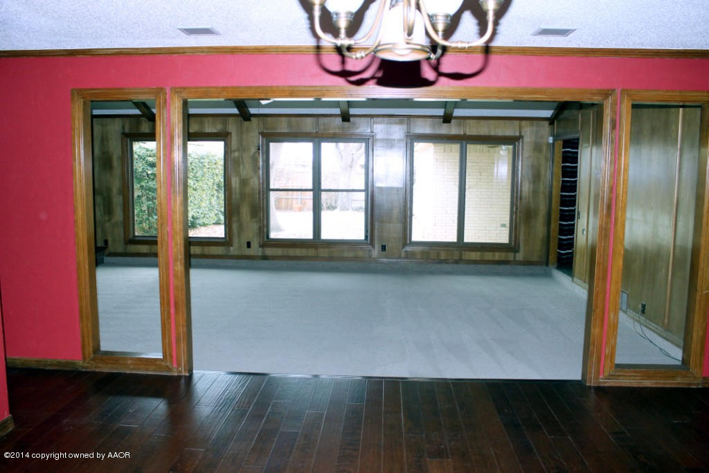 3525 Rutson Drive Amarillo, TX 79109 - Photo 10 of 72 Into Living Room
