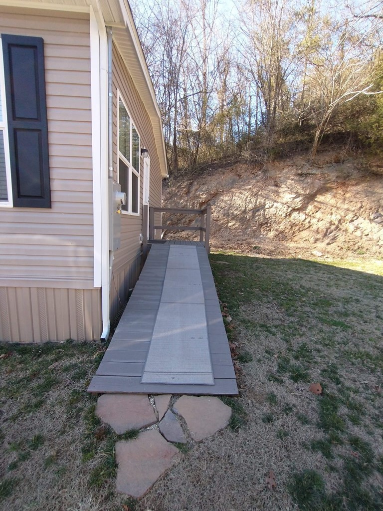 2438 Ridge Road Pigeon Forge, TN 37863 - Photo 28 of 37 a backyard of a house