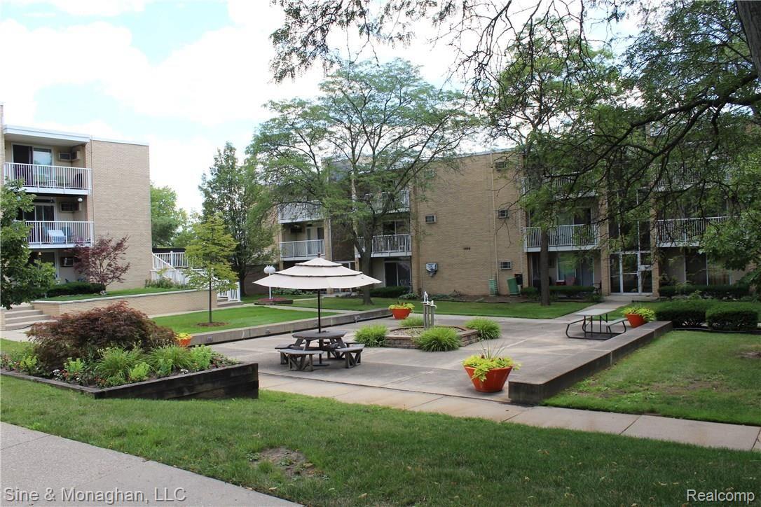 Well maintained common outdoor areas