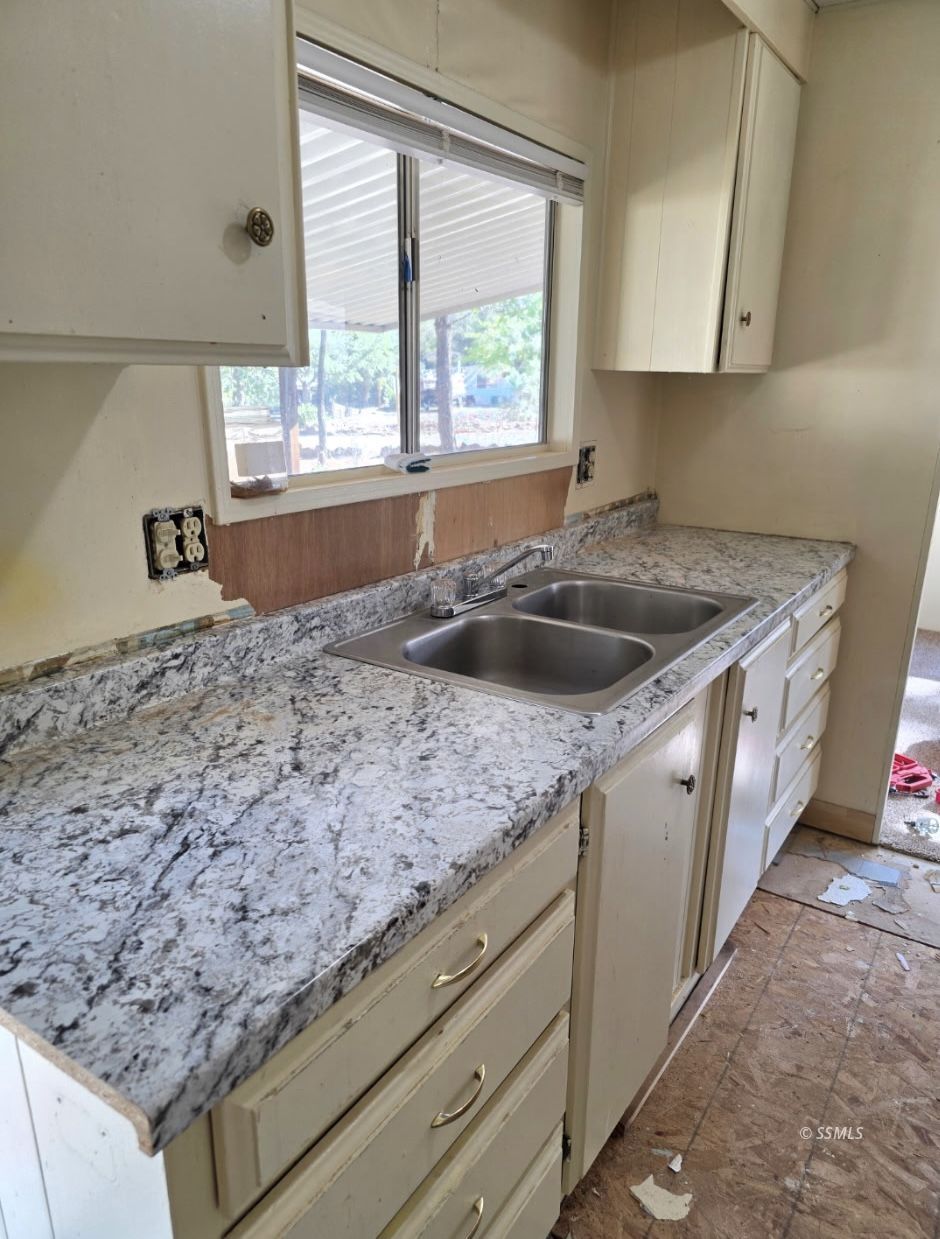 1042 Evans Road, Unit 4 Wofford Heights, CA 93285 - Photo 8 of 19