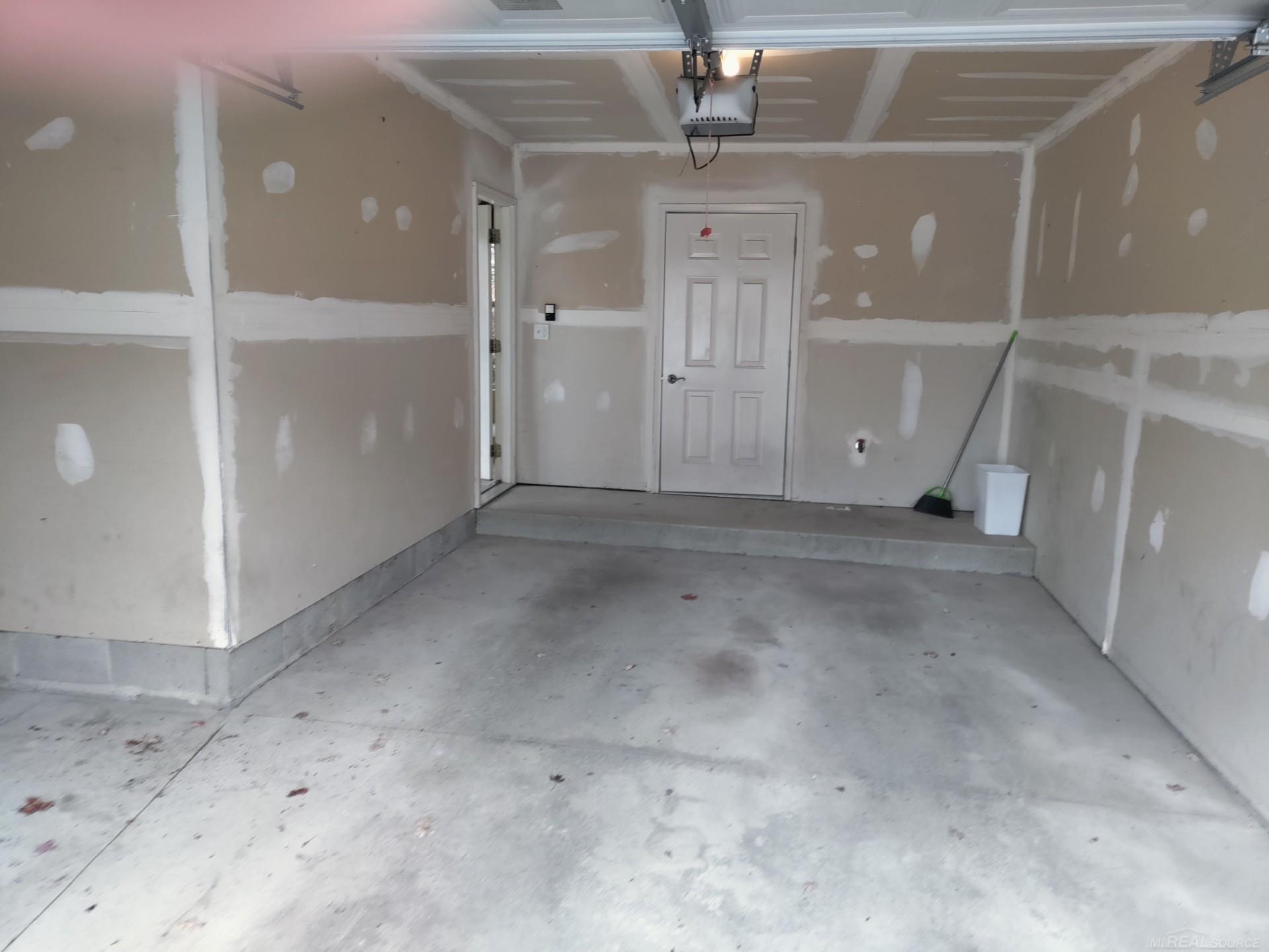 1978 Flagstone Circle Rochester, MI 48307 - Photo 23 of 27