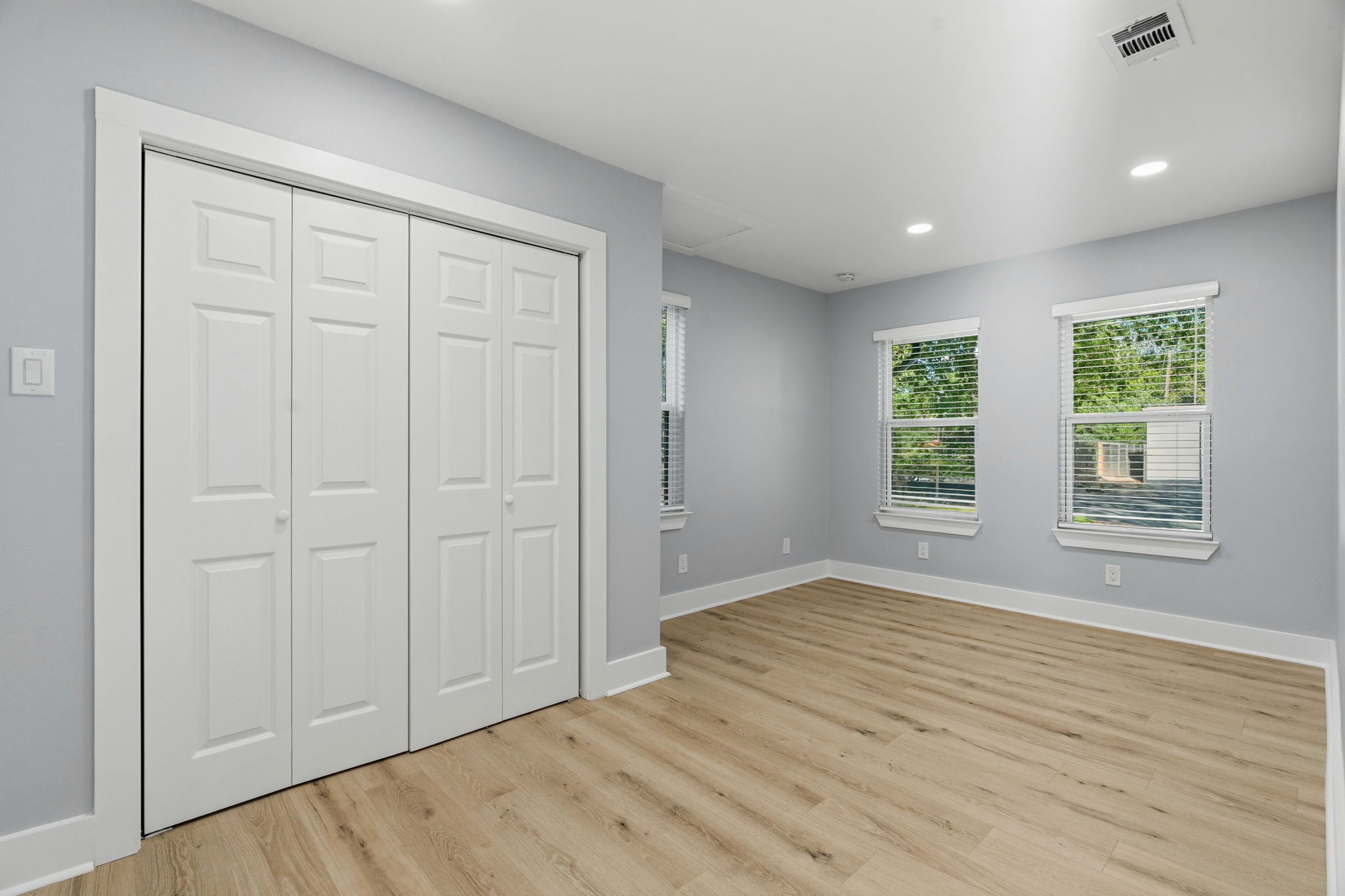 4802 Brighton Road Austin, TX 78745 - Photo 20 of 30 Large secondary bedroom