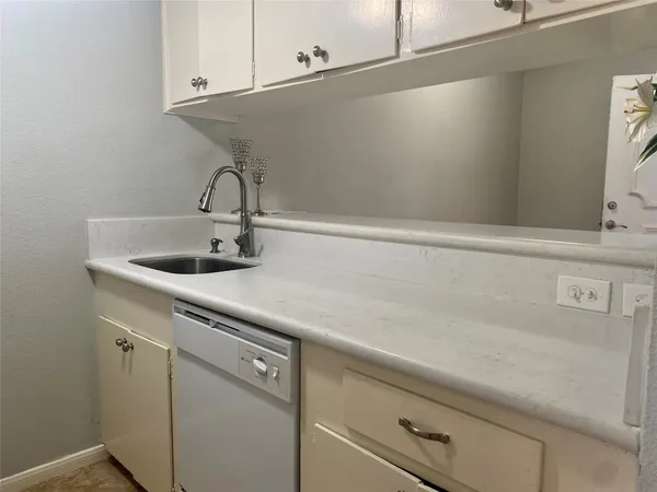 $1,150 | 5343 Richmond Avenue, Unit 8, Houston, TX 77056