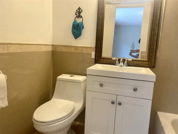 $1,150 | 5343 Richmond Avenue, Unit 8, Houston, TX 77056