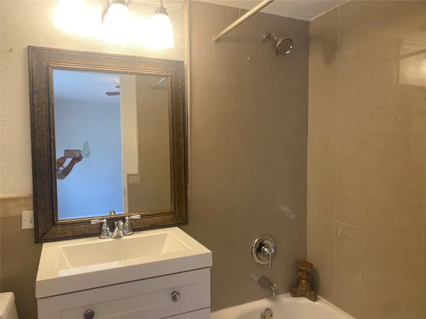 $1,150 | 5343 Richmond Avenue, Unit 8, Houston, TX 77056