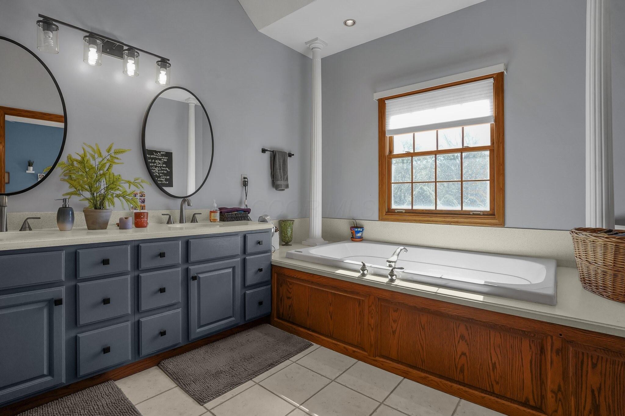 2025 Grewell Road London, OH 43140 - Photo 26 of 35 Garden tub in Owner's suite