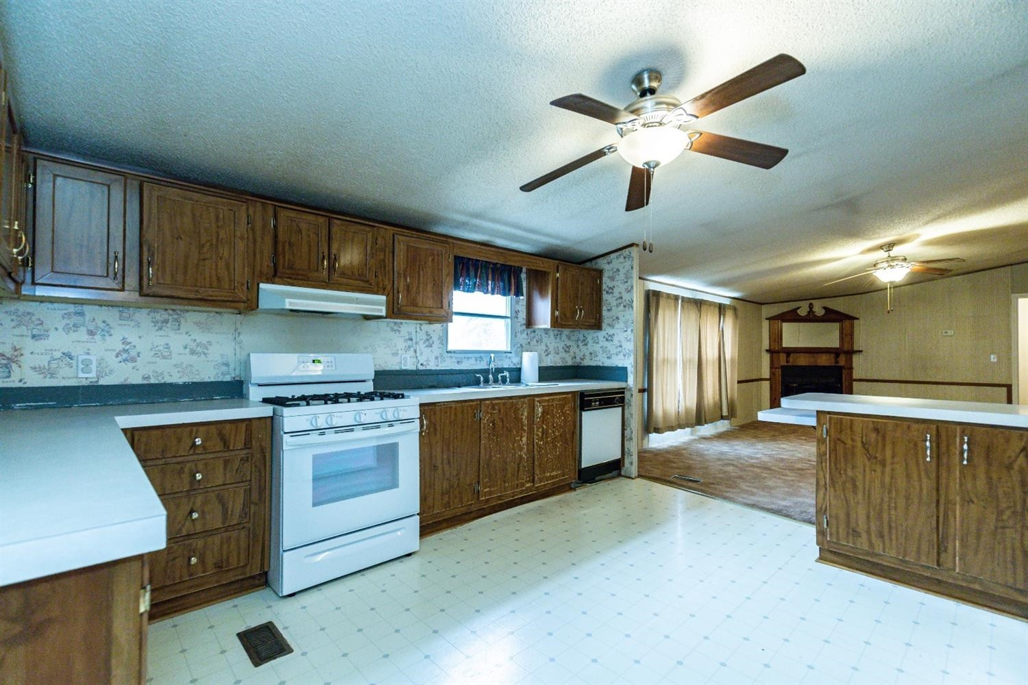 1468 Brazil Road Levelland, TX 79336 - Photo 3 of 45 Kitchen