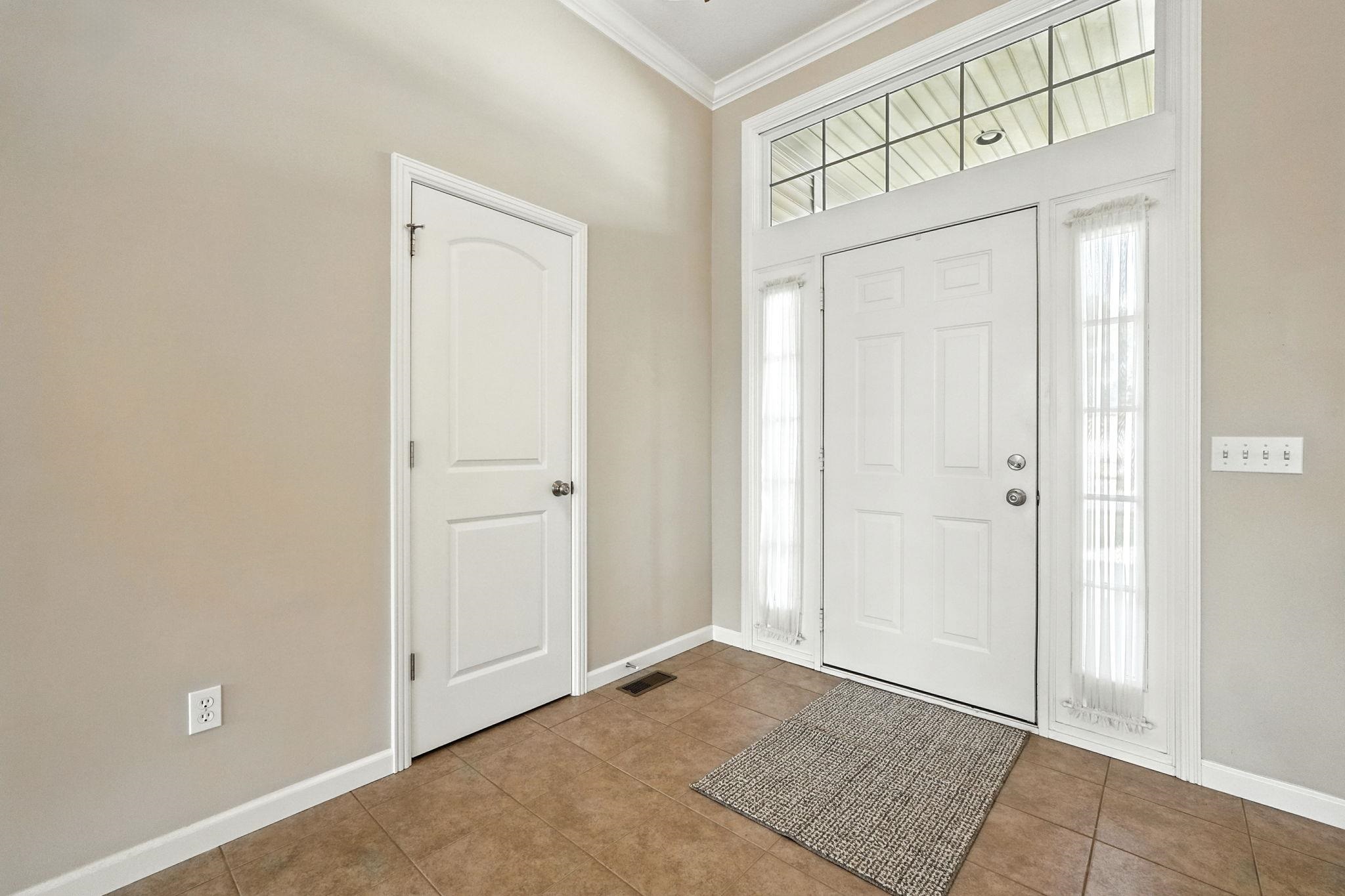 1002 Brandon Way Fort Wayne, IN 46845 - Photo 3 of 28 Gallery Image 3