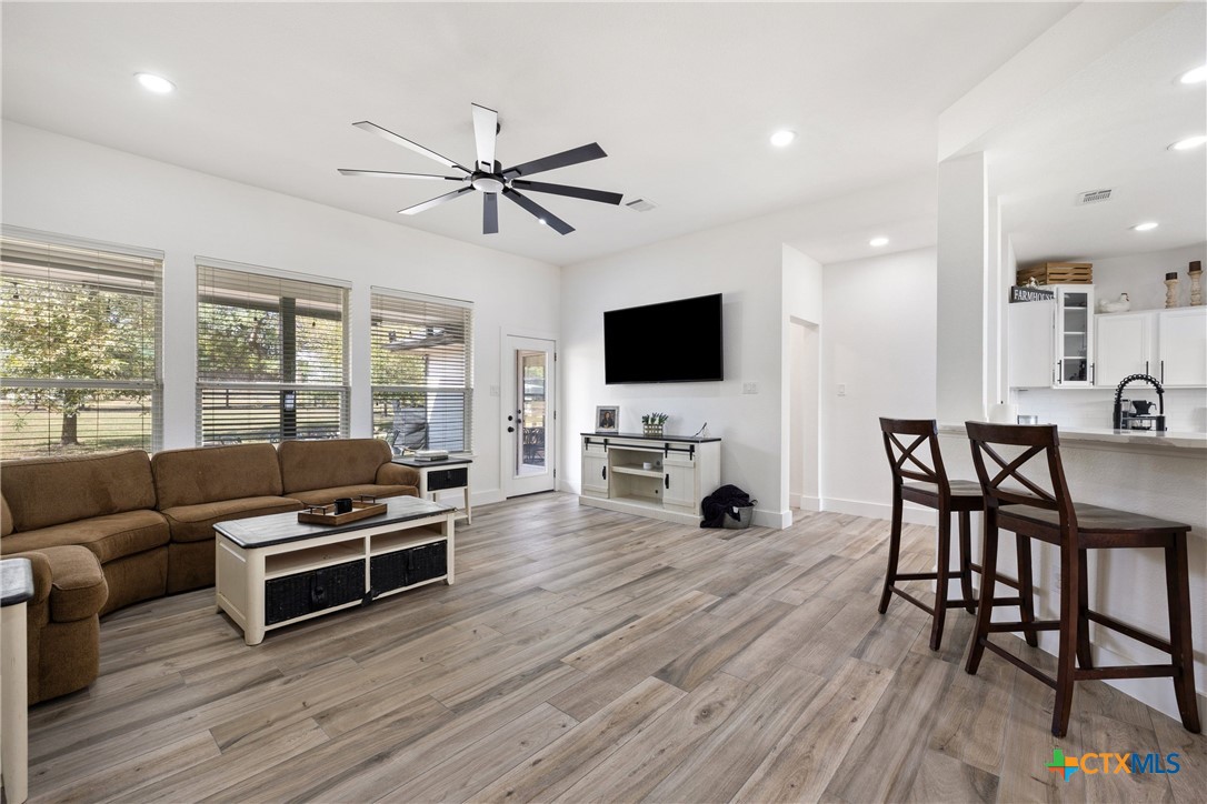 213 Beauchamp Road Dripping Springs, TX 78620 - Photo 6 of 40 Gallery Image 6