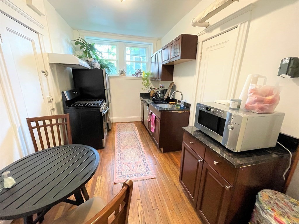 33 Winslow Road, Unit B Brookline, MA 02446 - Photo 9 of 14