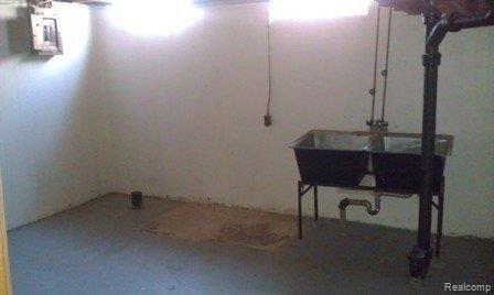 20541 Huntington Road Detroit, MI 48219 - Photo 13 of 18 basement laundry area