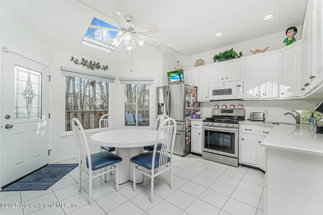 $799,000 | 74 Wolcott Avenue | Annadale