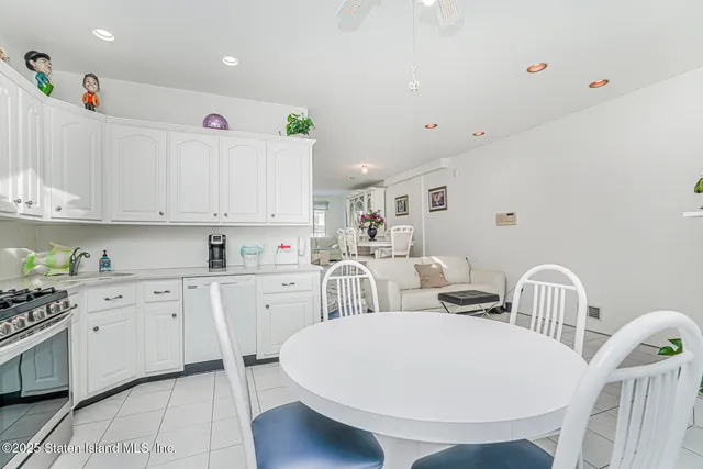 $799,000 | 74 Wolcott Avenue | Annadale