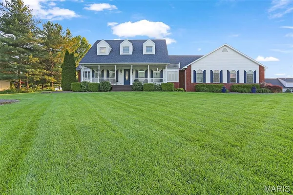 $590,000 | 10 Shannon Court, Highland, IL 62249