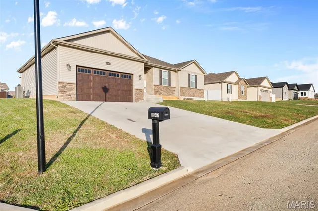 $319,900 | 1547 Kiesha Lane, Farmington, MO 63640