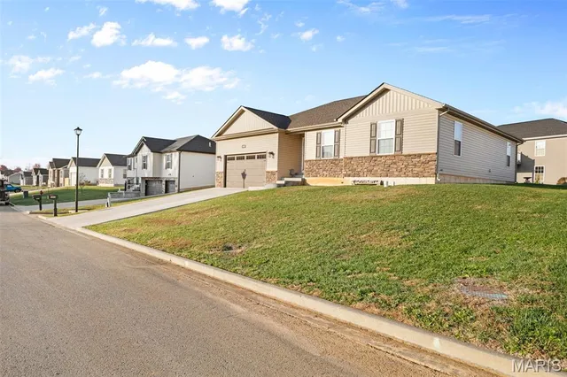 $319,900 | 1547 Kiesha Lane, Farmington, MO 63640