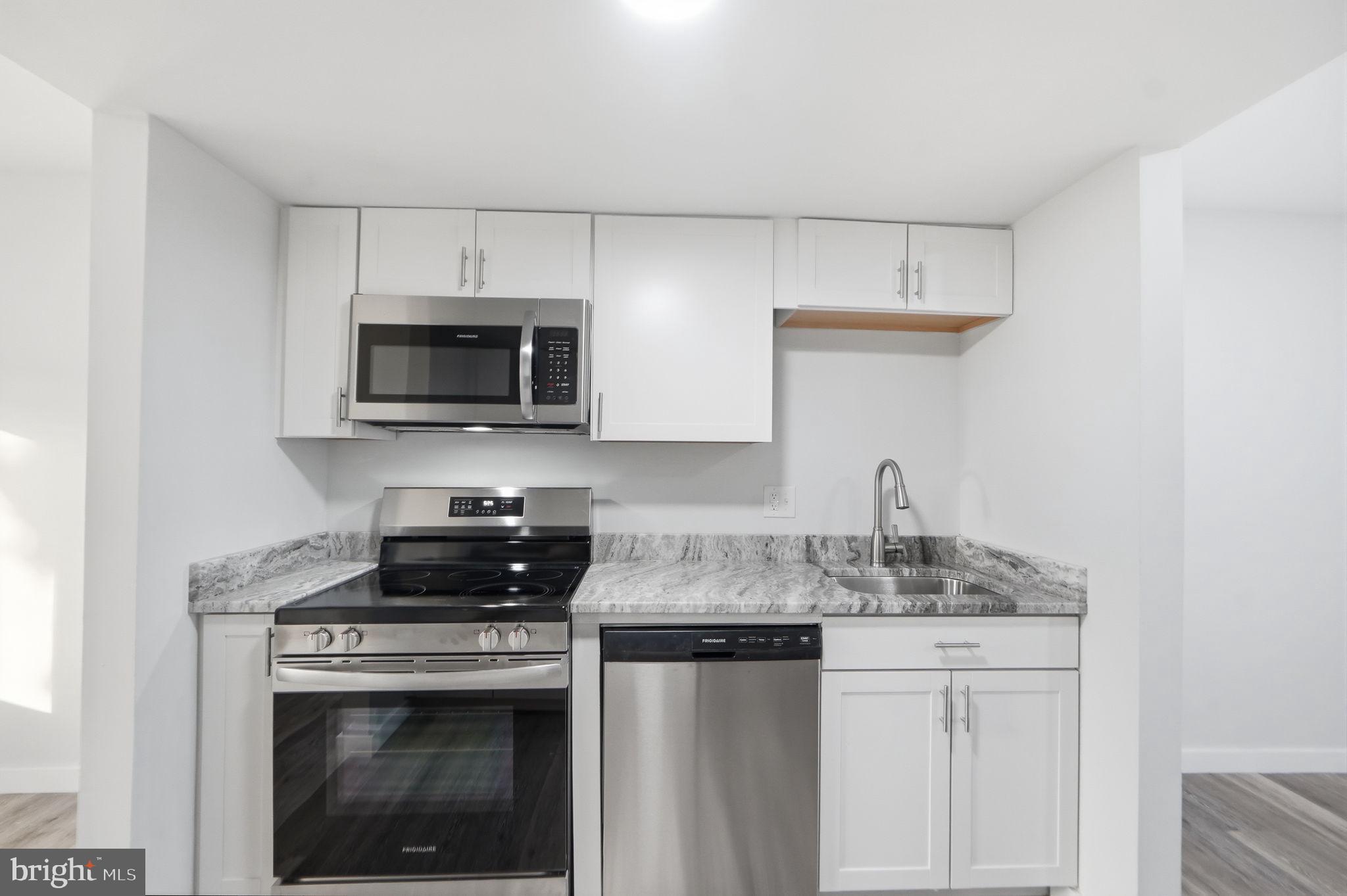 1227 Springtide Place Herndon, VA 20170 - Photo 7 of 29
