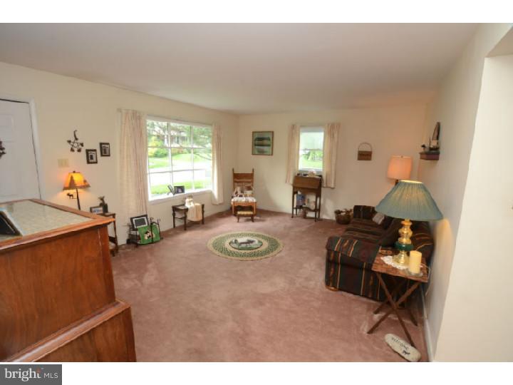 501 Gibraltar Road Reading, PA 19606 - Photo 5 of 20 Living Room