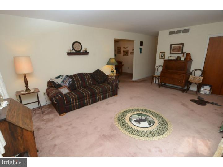 501 Gibraltar Road Reading, PA 19606 - Photo 6 of 20 Living Room