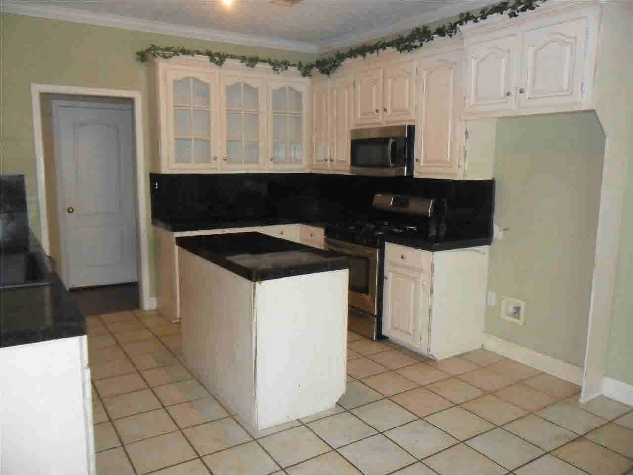 465 Shadowood Drive Ridgeland, MS 39157 - Photo 8 of 33 Spacious Kitchen
