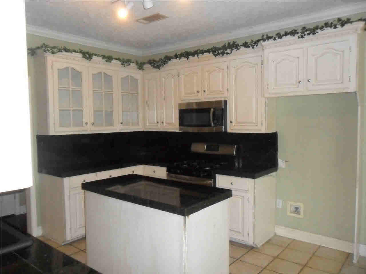 465 Shadowood Drive Ridgeland, MS 39157 - Photo 9 of 33 Island in Kitchen