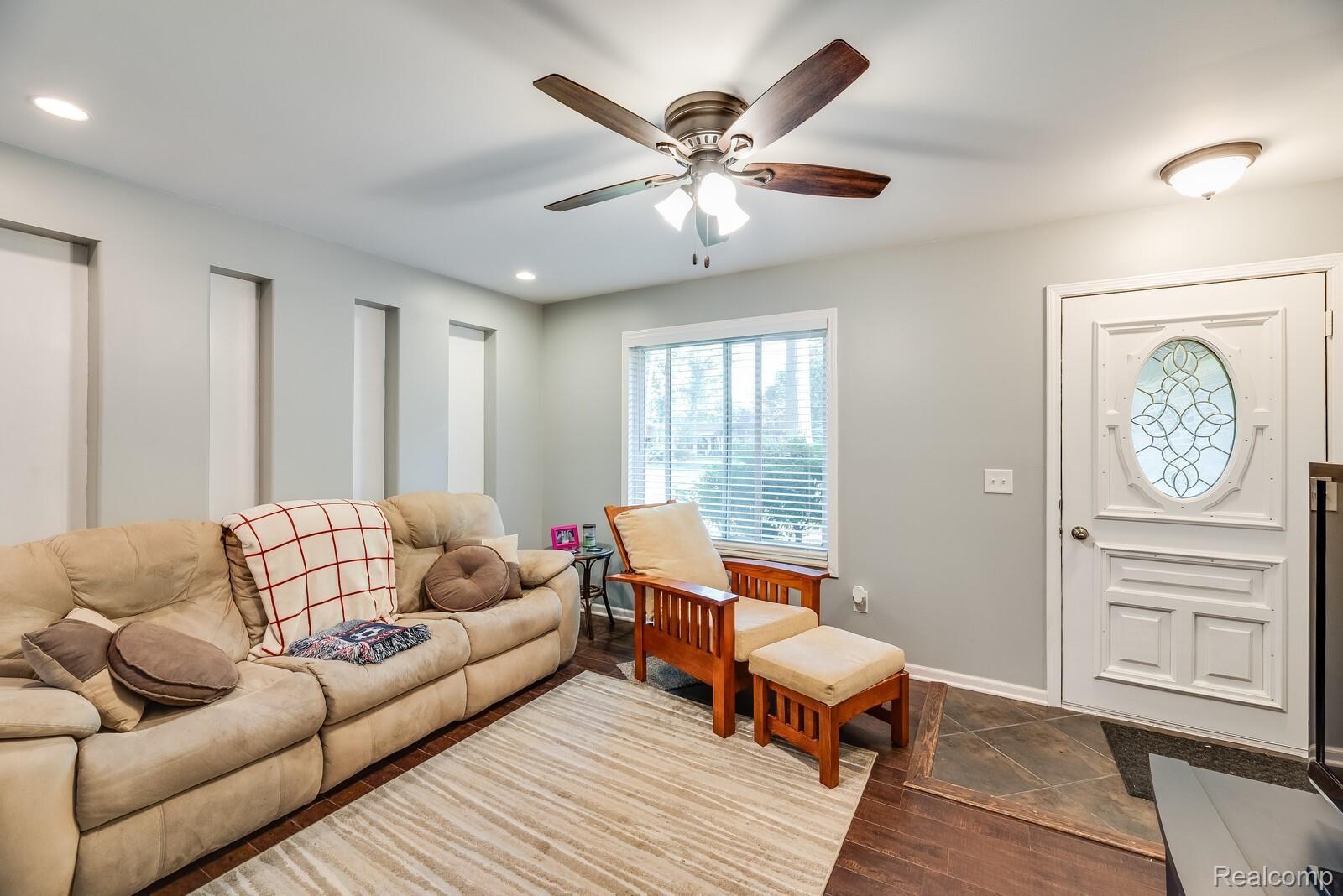 48021 Fuller Road New Baltimore, MI 48051 - Photo 4 of 26 05__DSC7678_mls.jpg