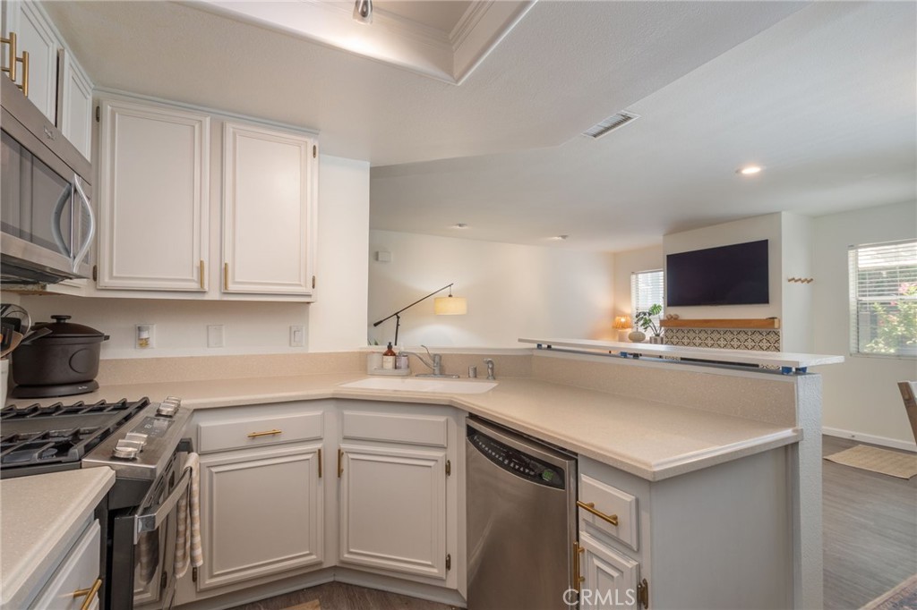 3966 Cochran Street Simi Valley, CA 93063 - Photo 6 of 16