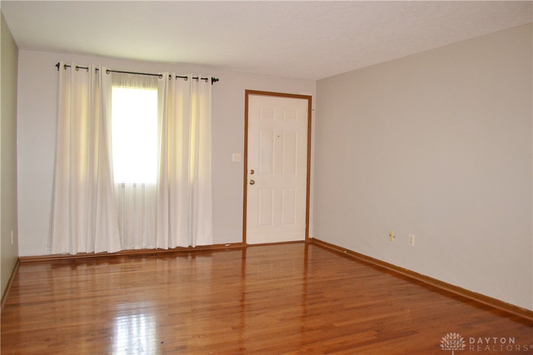 4430 Ridgewood Road East Springfield, OH 45503 - Photo 4 of 31