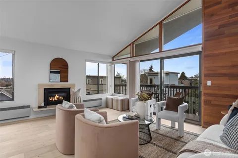 $599,950 | 4911 Fremont Avenue North, Unit 303, Seattle, WA 98103