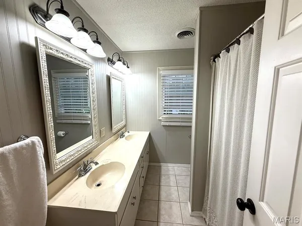 $389,000 | 11429 Northview Drive, Dexter, MO 63841