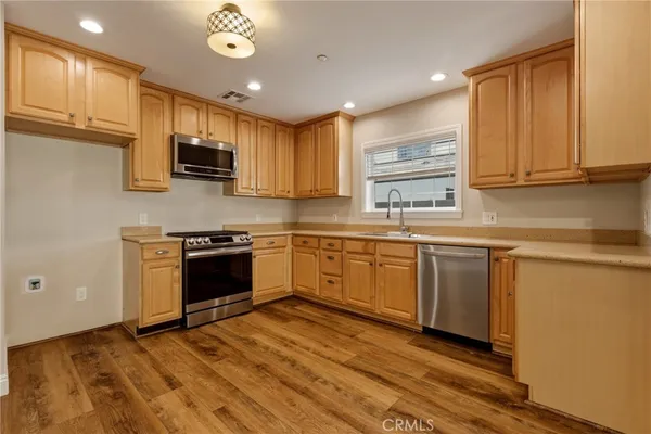 $5,000 | 1451 North Catalina Street, Burbank, CA 91505