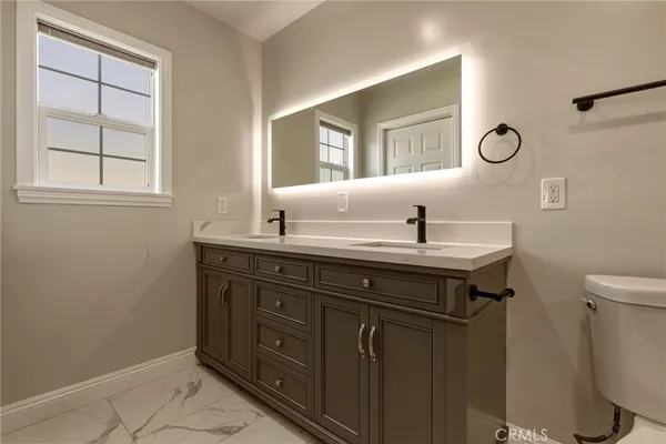 $5,000 | 1451 North Catalina Street, Burbank, CA 91505