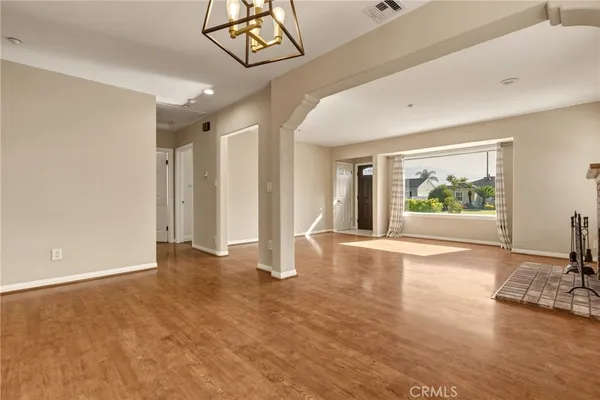 $5,000 | 1451 North Catalina Street, Burbank, CA 91505