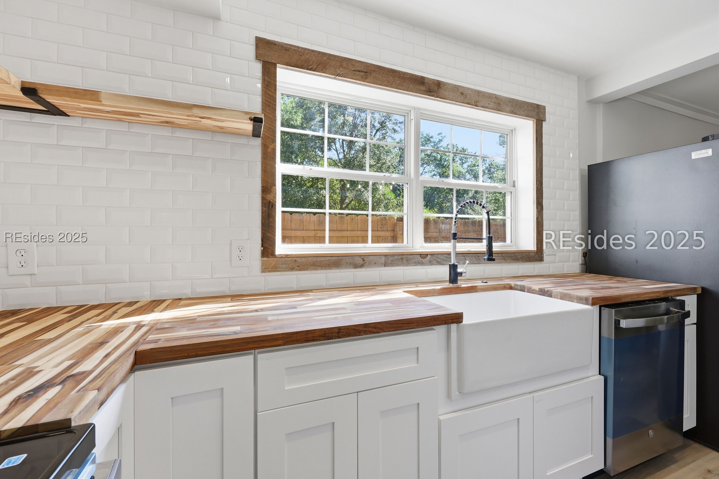 178 5th Avenue Ridgeland, SC 29936 - Photo 14 of 33 tiled backsplash