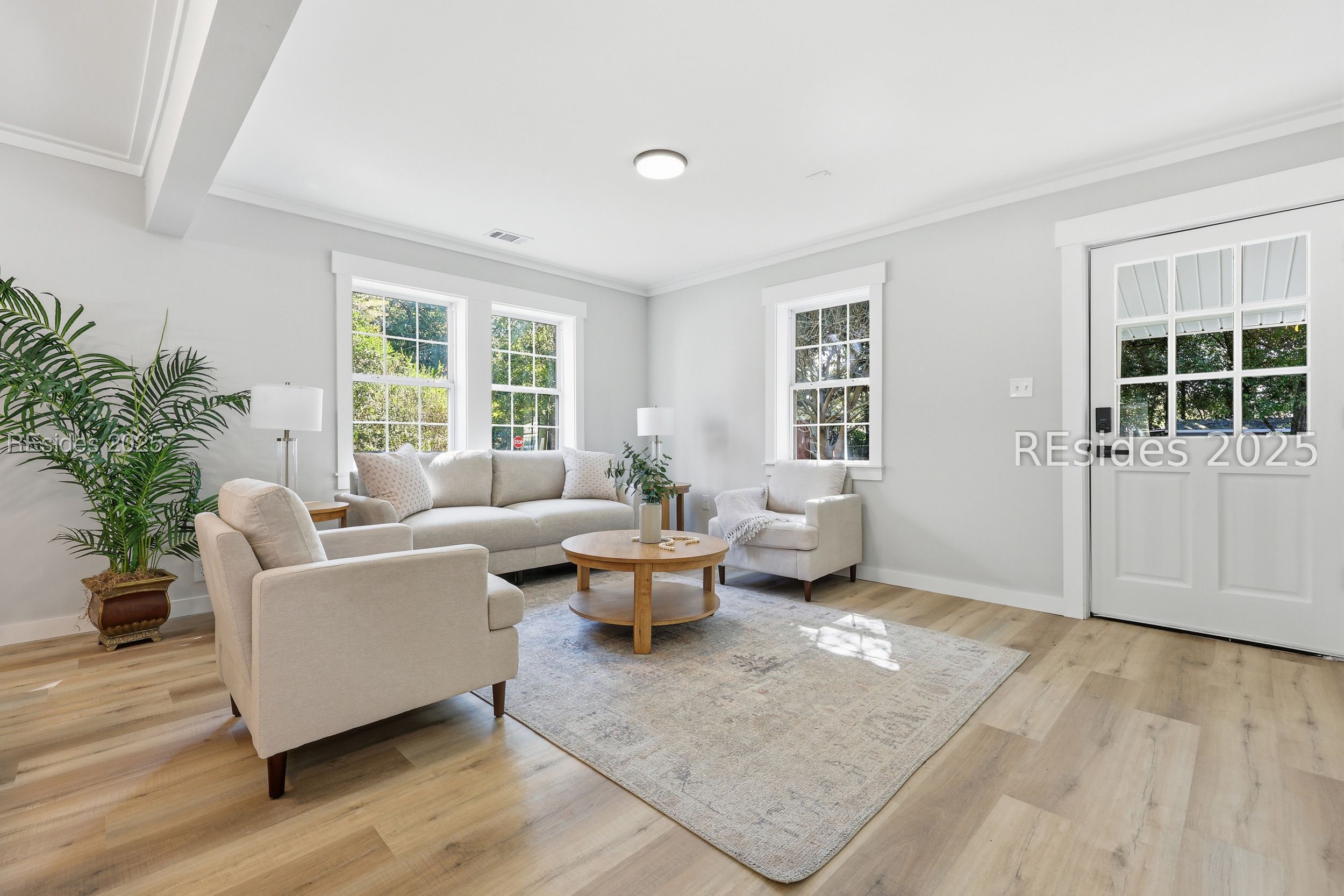 178 5th Avenue Ridgeland, SC 29936 - Photo 3 of 33 living room