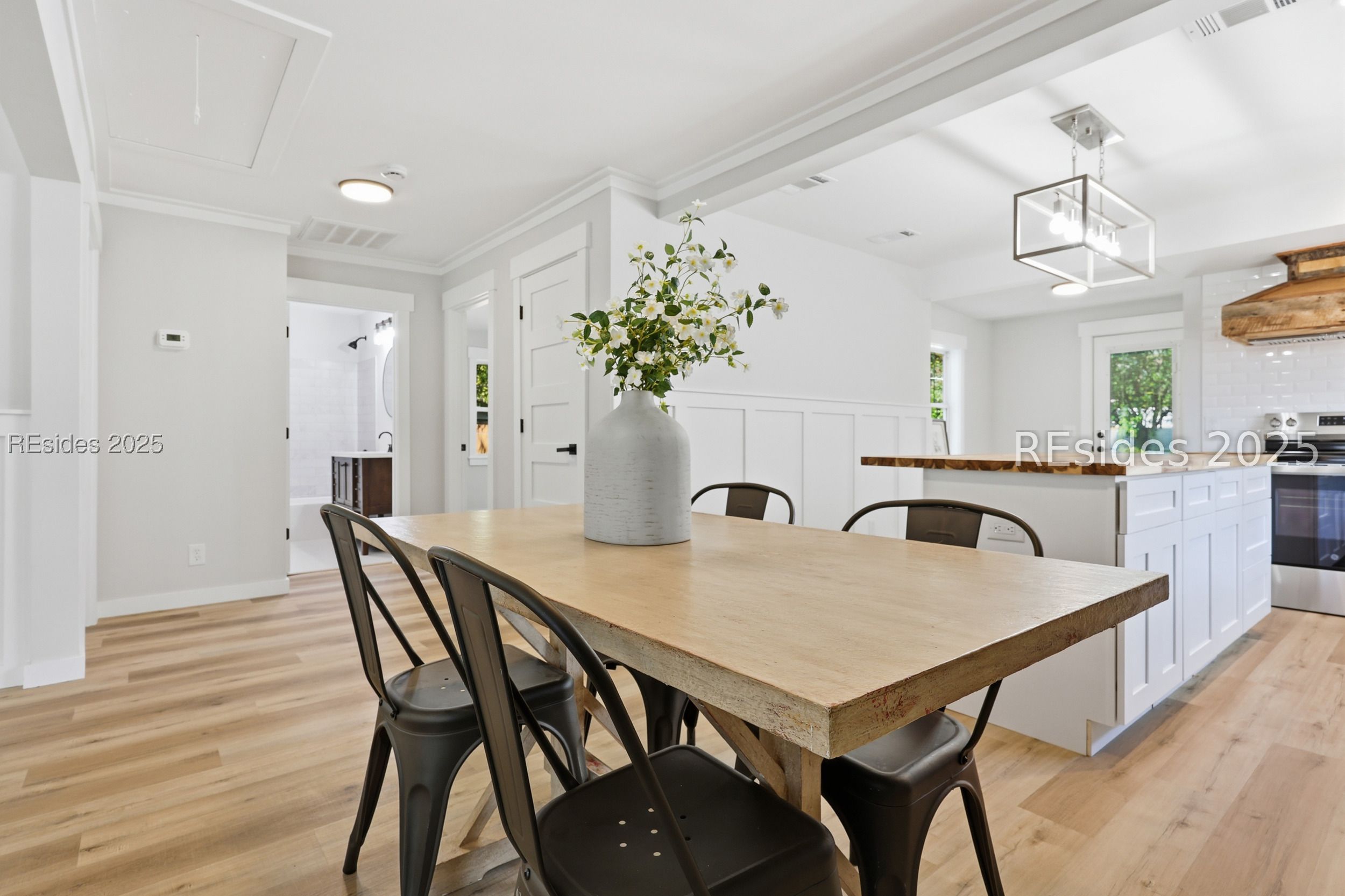 178 5th Avenue Ridgeland, SC 29936 - Photo 7 of 33 dining area with mount lighting