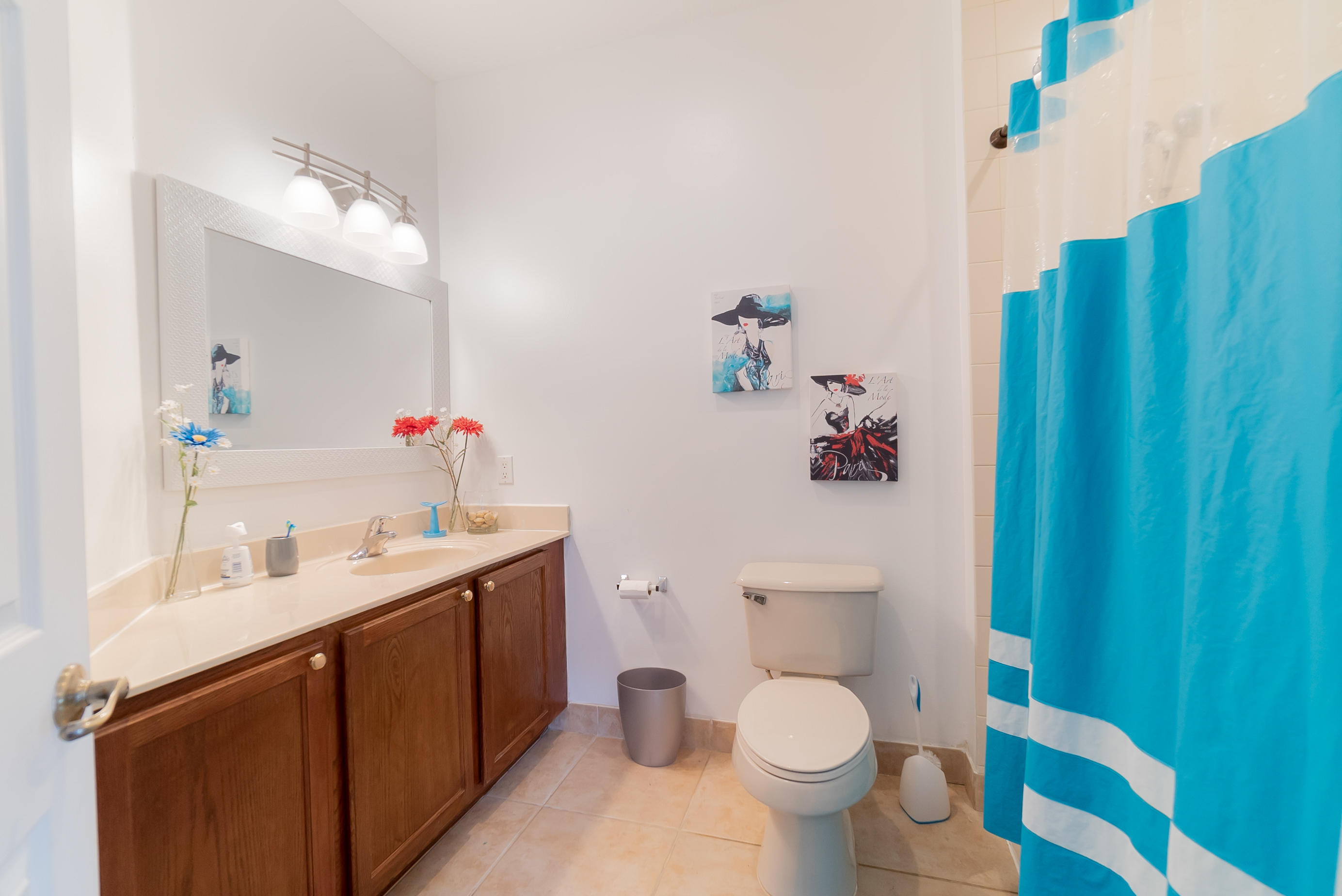 3164 Laurel Ridge Circle Riviera Beach, FL 33404 - Photo 11 of 19 Second Bathroom