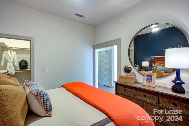 $1,565 | 905 Kenilworth Avenue, Unit A4H, Charlotte, NC 28204