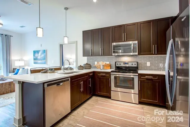 $1,565 | 905 Kenilworth Avenue, Unit A4H, Charlotte, NC 28204