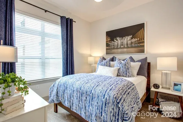 $1,565 | 905 Kenilworth Avenue, Unit A4H, Charlotte, NC 28204